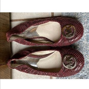 michael kors women shoes size 7 Flat Burgandy